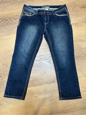 Low rise Denim Capris Dark Blue Straight Leg sz 5/6 with embroidered detail